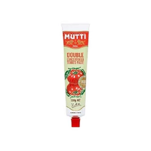 Concentrado de tomate Mutti 130gr, una lata de concentrado de tomate italiano de alta calidad.