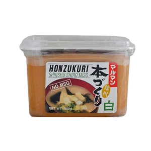 El Shiro Miso Honzukuri se caracteriza por su versatilidad culinaria, ya que se puede utilizar en una amplia variedad de platos, desde sopas y guisos hasta aderezos y salsas. Su sabor delicado lo convierte en un ingrediente ideal para quienes se inician en el mundo de la cocina japonesa.