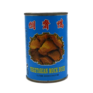 Un paquete de 290 gramos de pato Wu Chung, una popular alternativa a la carne vegetariana elaborada con gluten de trigo. El producto tiene una textura masticable y un sabor sabroso que recuerda a la carne de pato. Es un ingrediente versátil que se puede utilizar en una variedad de platos, como salteados, sopas y sándwiches.