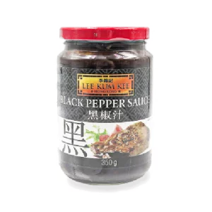 La salsa de pimienta negra LKK 350gr es una salsa deliciosa y fácil de usar que añade un toque de sabor ahumado y picante a tus platos. Es perfecta para carnes, pescados, verduras y platos asiáticos.