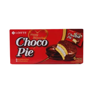 Disfruta del delicioso Choco Pie Lotte, un clásico snack coreano en su presentación de 6 unidades. Esponjoso bizcocho relleno de suave malvavisco y cubierto con una capa de chocolate irresistible. Perfecto para acompañar con té, café o simplemente darte un capricho. ¡Un bocado dulce que te encantará!